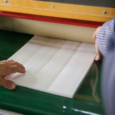 Купить Высокоэластичный, маслостойкий, без запаха, фторкаучуковый прекомпаунд для маслосъемных колпачков и прокладок online manufacture