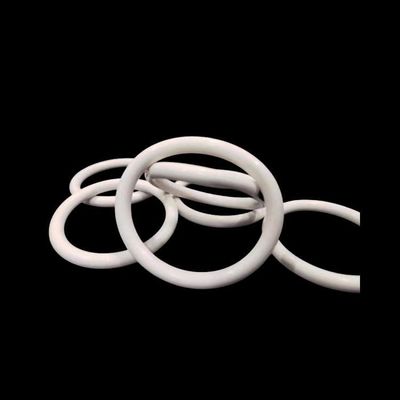 Уплотнительные кольца FFKM с превосходной устойчивостью к остаточной деформации сжатия, удлинением 400% и прочностью на разрыв 20 МПа для нефтехимической промышленности